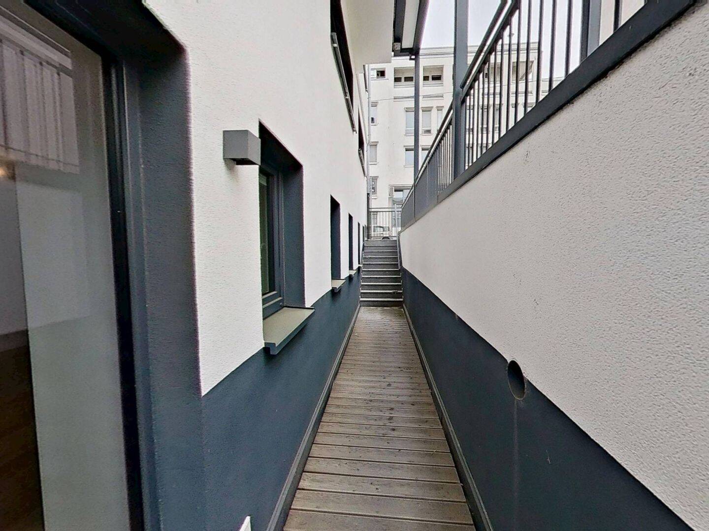 Moderne und geräumige 3,5-Zimmer-Wohnung mit TERRASSE und EINBAUKÜCHE im Stuttgarter Westen – 70176 Stuttgart – Vorschaubild 4