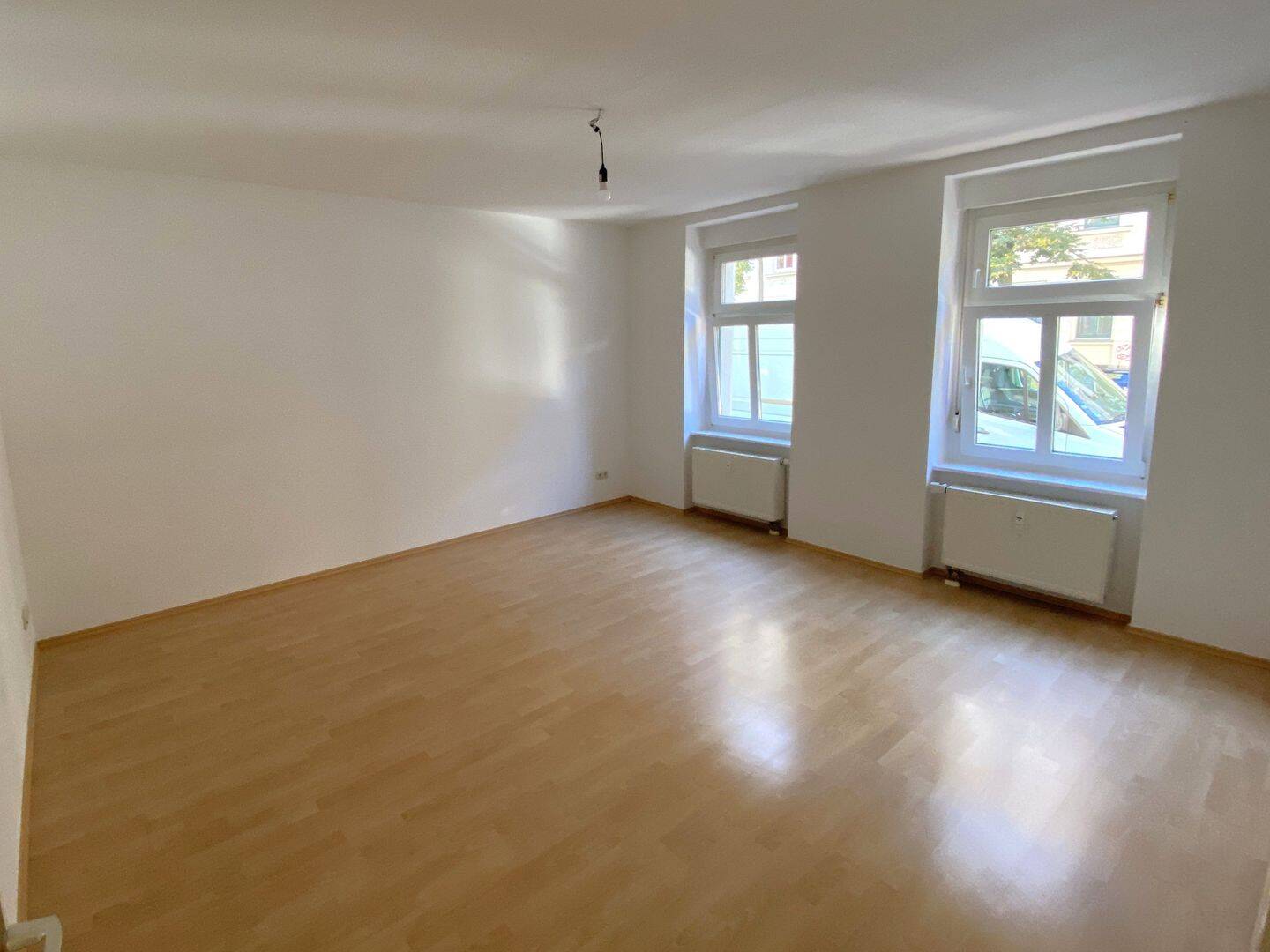 Schöne 2-Zimmer-Wohnung mit Einbauküche und Bad mit Fenster am Mariannenpark ! – 4347 Leipzig – Vorschaubild 4