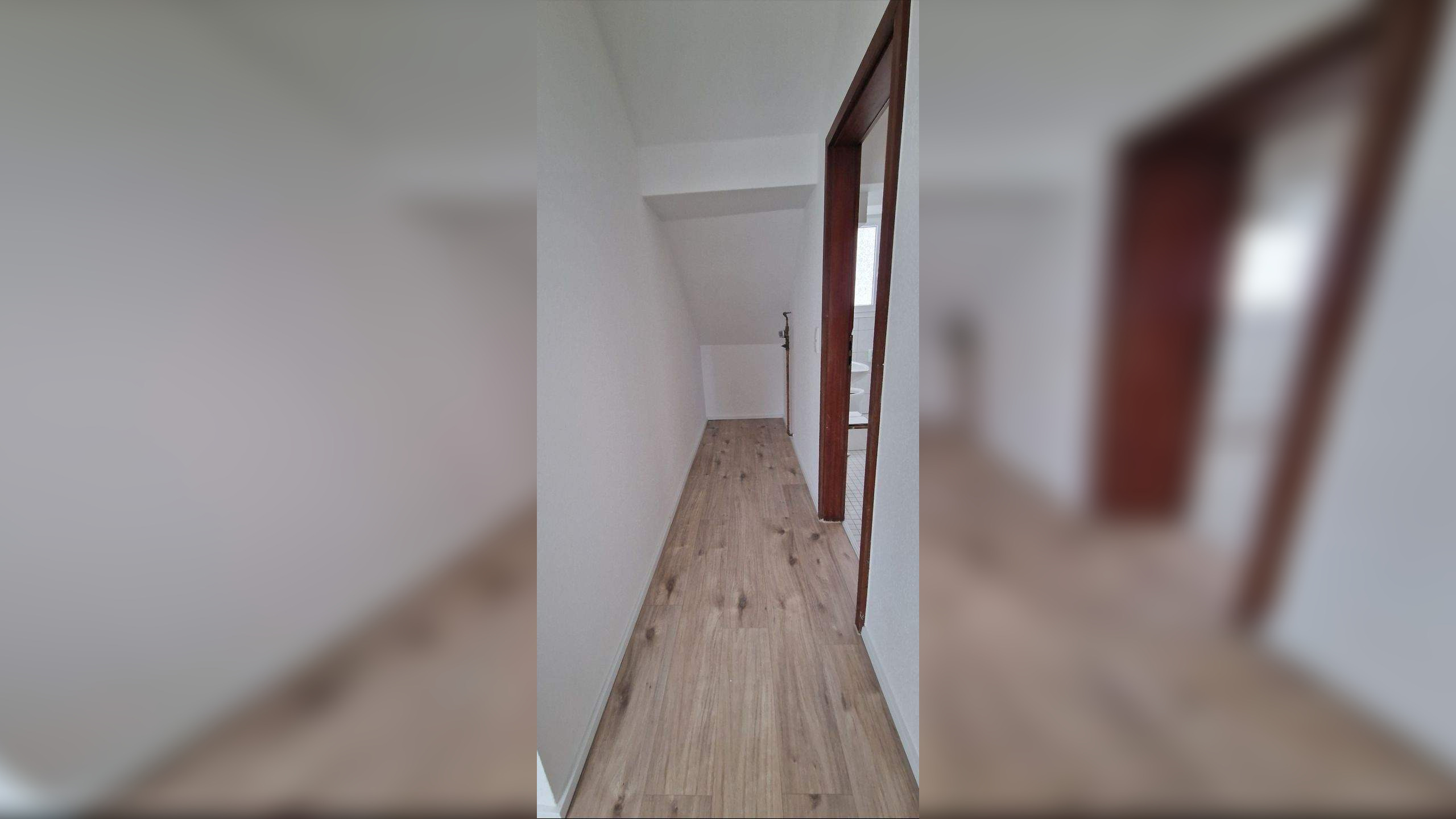 Erstbezug nach Sanierung, 2 1/2 Zimmer Dachgeschosswohnung in der City in gepflegtem Objekt – 46236 Bottrop – Vorschaubild 4