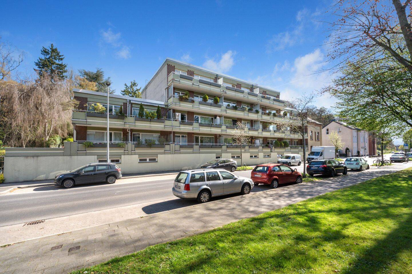 Sofort bezugsfrei: Helle 3-Zimmer-Wohnung mit Balkon, ca. 86 m² Wohnfläche und Duplex-Stellplatz – 40629 Düsseldorf – Vorschaubild 3