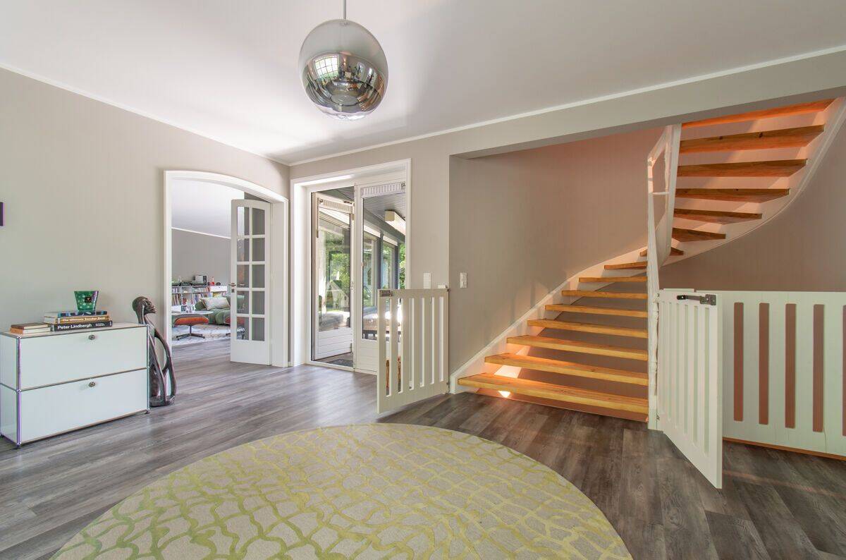 Großzügige Villa in Rahlstedt – Privates Wohnen mit Wellnessoase – 22143 Hamburg – Vorschaubild 3