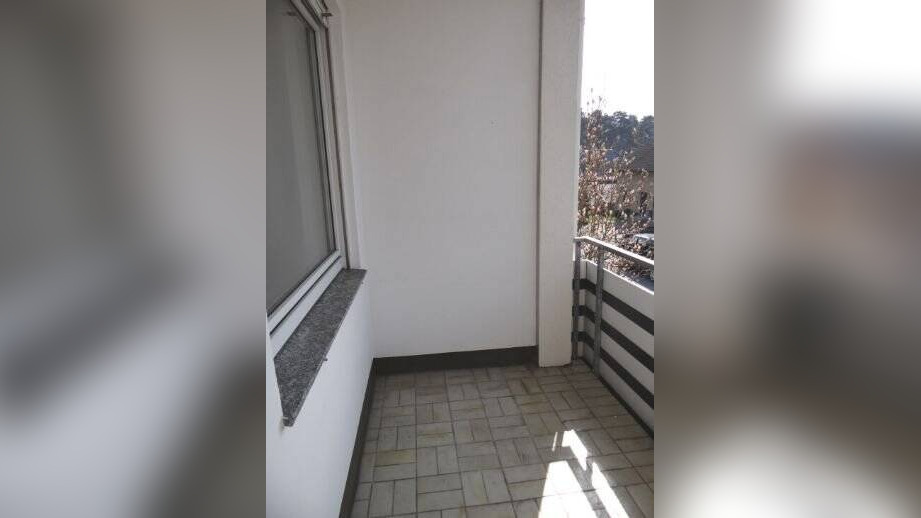 Attraktive, helle OG-Wohnung – 2 Z, Kü, B mit Balkon – in Bielefeld-Senne – 33659 Bielefeld – Vorschaubild 3