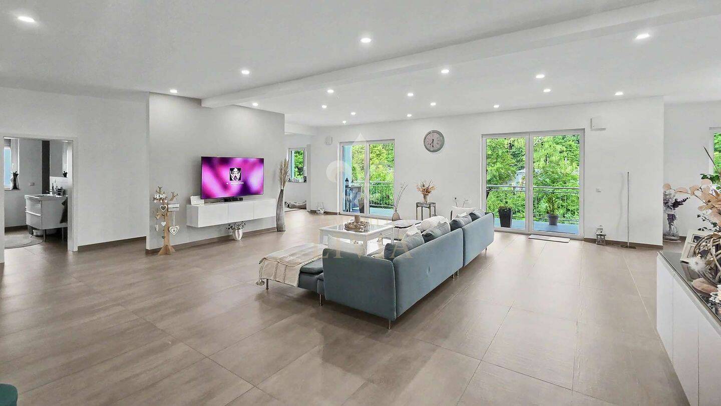 Exklusive Obergeschosswohnung mit Penthouse-Charakter mit Balkon und hochwertiger Ausstattung – 66125 Saarbrücken – Vorschaubild 3