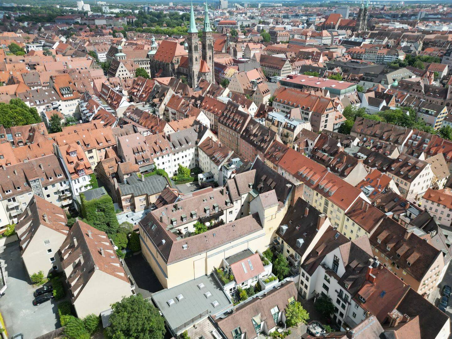 Mitten in der Altstadt – großzügige 3-Zimmer-Wohnung mit Balkon & Stellplatz – 90403 Nürnberg – Vorschaubild 3