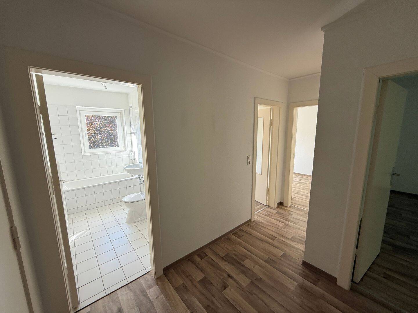 Einziehen und Wohlfühlen – Helle 3-Zimmer-Wohnung mit Einbauküche und Balkon – 24944 Flensburg – Vorschaubild 3