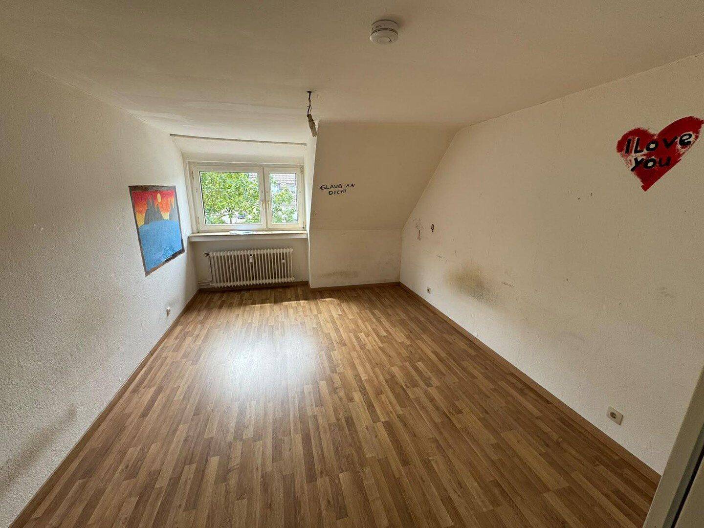 Gemütliches Zuhause für die ganze Familie – helle 3,5-Zimmer-Dachgeschosswohnung in Essen-Borbeck – 45355 Essen – Vorschaubild 4