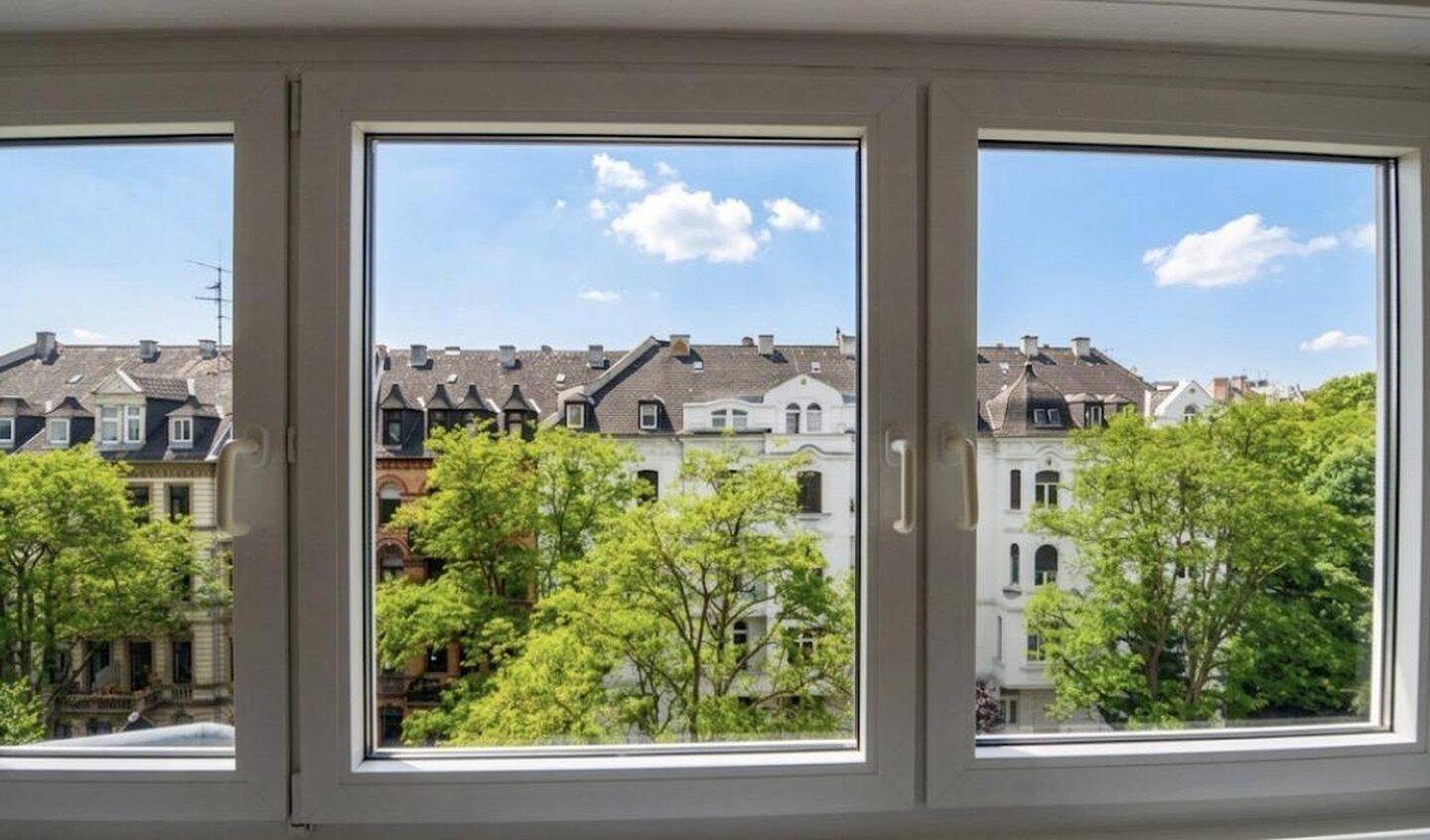 Exklusive 3-Zimmer-DG-Wohnung mit Einbauküche in Wiesbaden – 65195 Wiesbaden – Vorschaubild 3