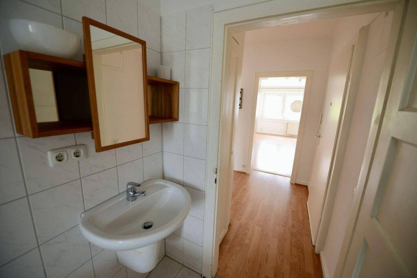 Exklusive 3-Zimmer-DG-Wohnung mit Einbauküche in Wiesbaden – 65195 Wiesbaden – Vorschaubild 6