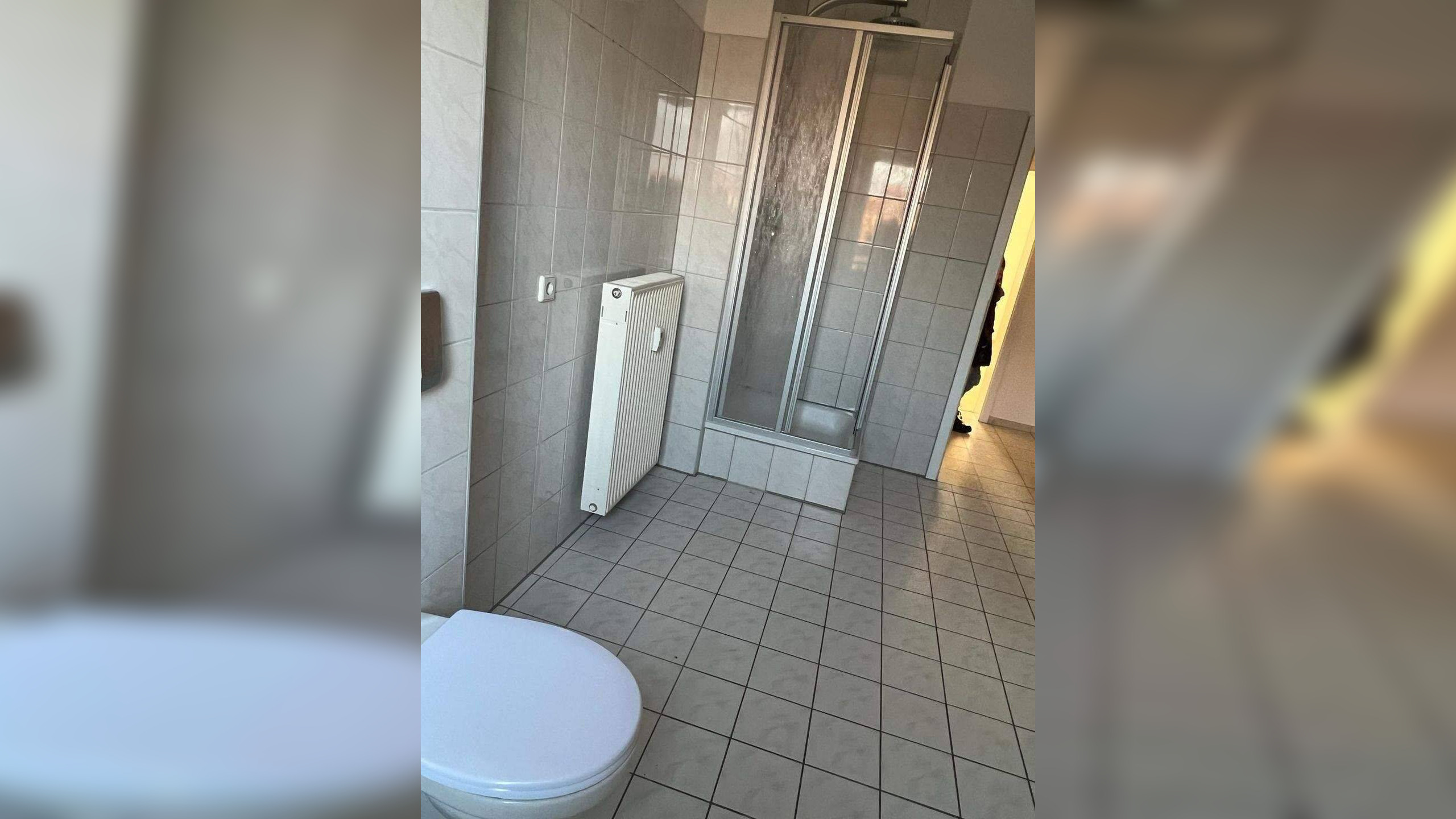 BESICHTIGUNGSTERMIN BITTE KURZ TELEFONISCH ERFRAGEN- 3,5 Zimmer im DG mit Einbauküche – 99086 Erfurt – Vorschaubild 9
