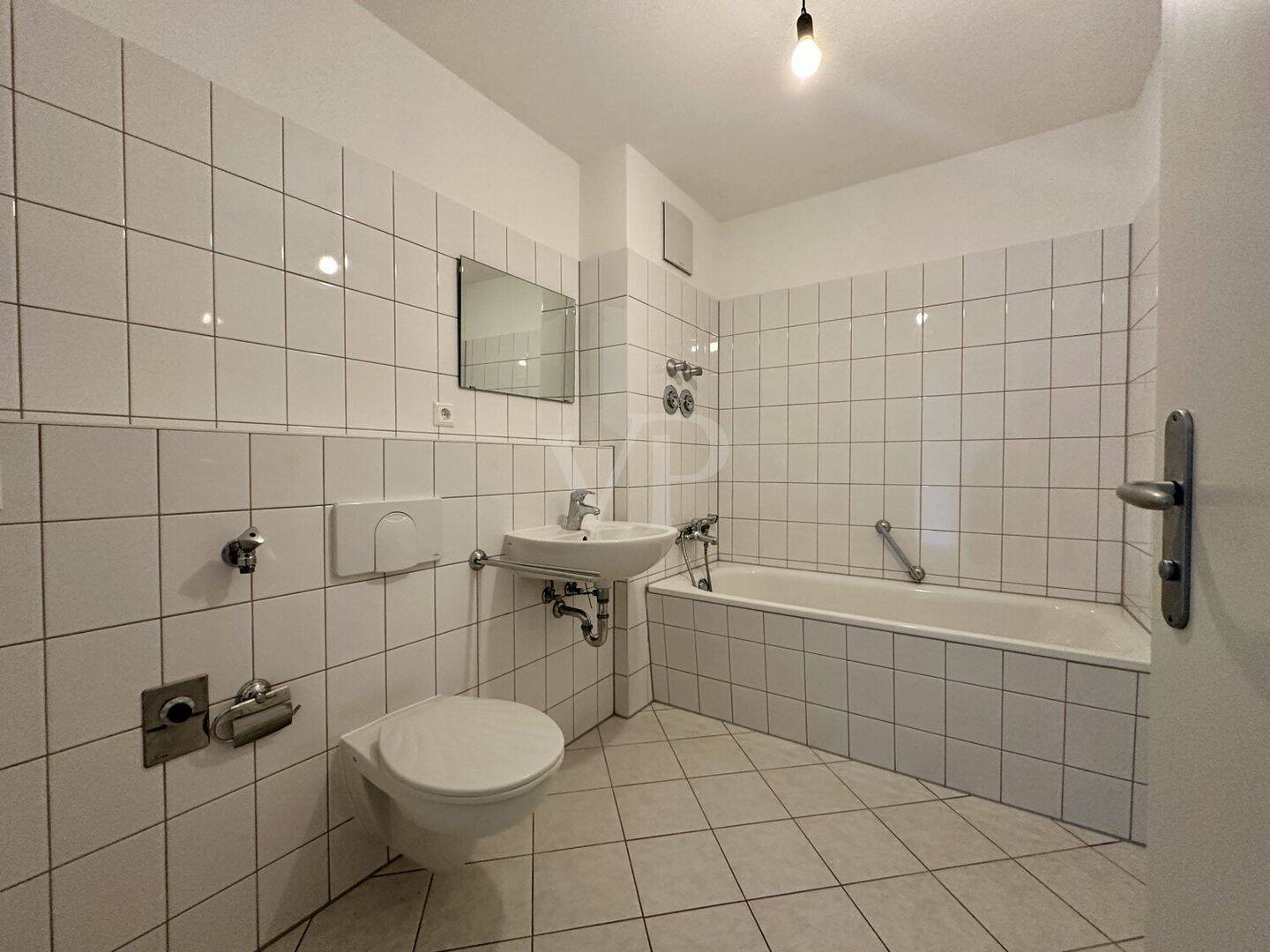 Bezugsfreie 2-Zimmer-Wohnung mit großem Balkon – 1157 Dresden – Vorschaubild 4
