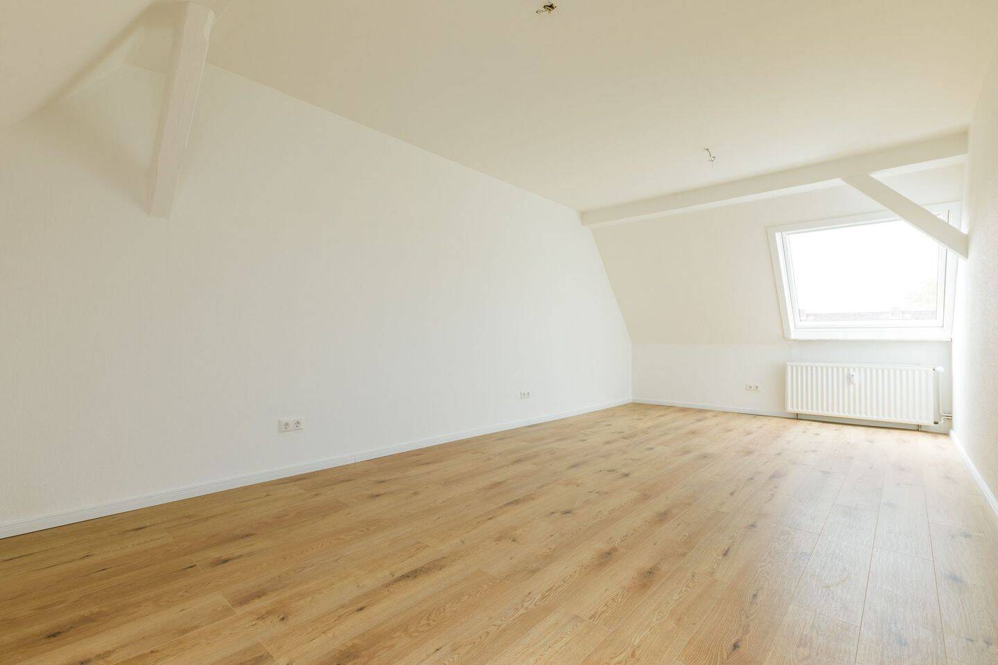 Ab 15.10. – Sanierte DG-Wohnung auf Wunsch mit Garten – 24147 Kiel – Vorschaubild 5
