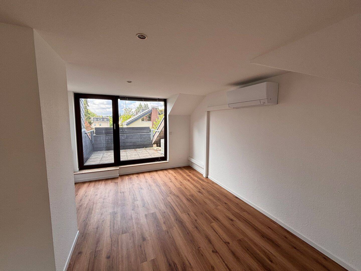 Großzügige Maisonettewohnung mit zwei Balkonen und Garage – 50829 Köln – Vorschaubild 3