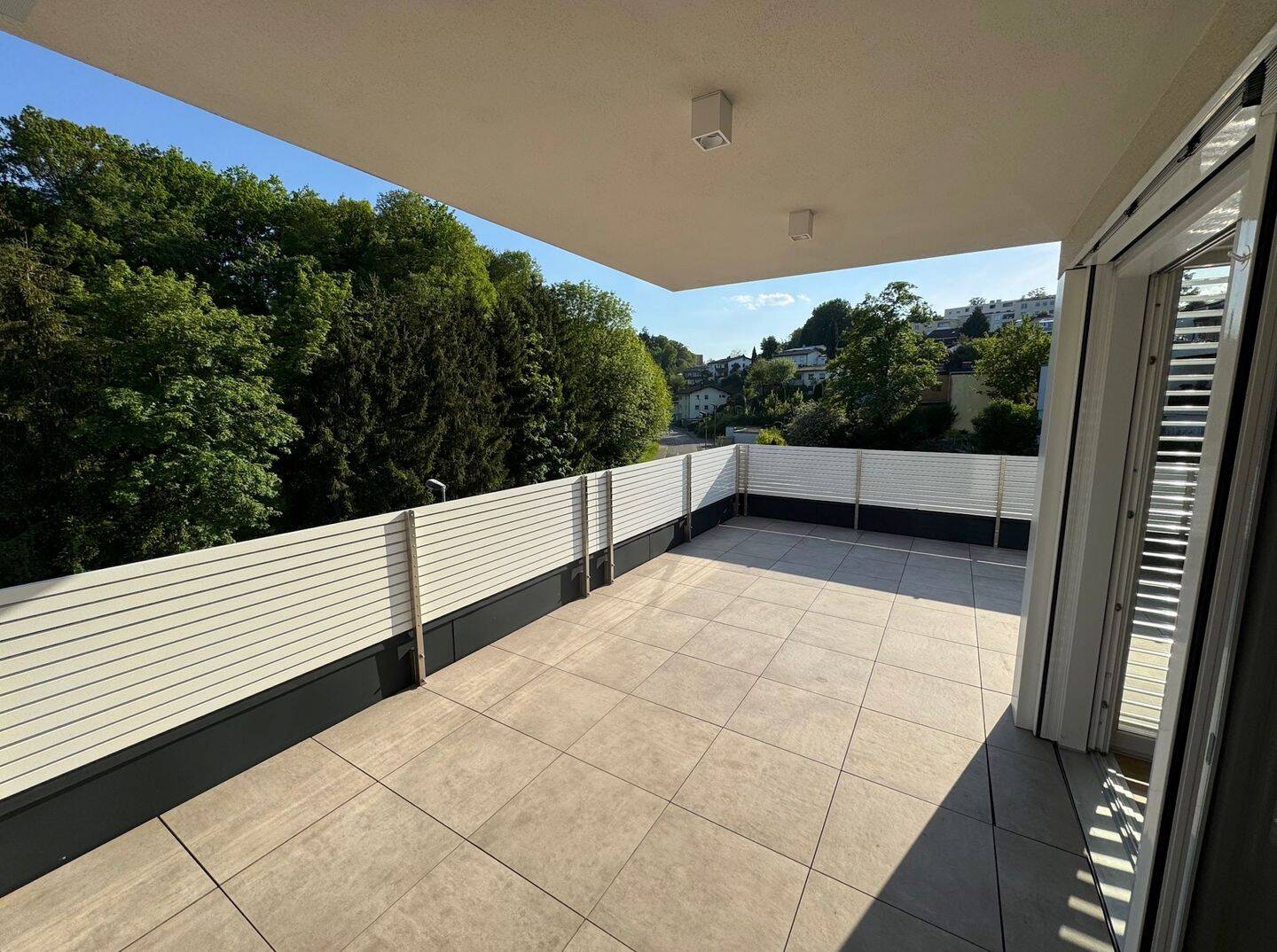 exclusives Penthouse mit eigenem Garten und unterbautem Blick ins Grüne – 94036 Passau – Vorschaubild 3