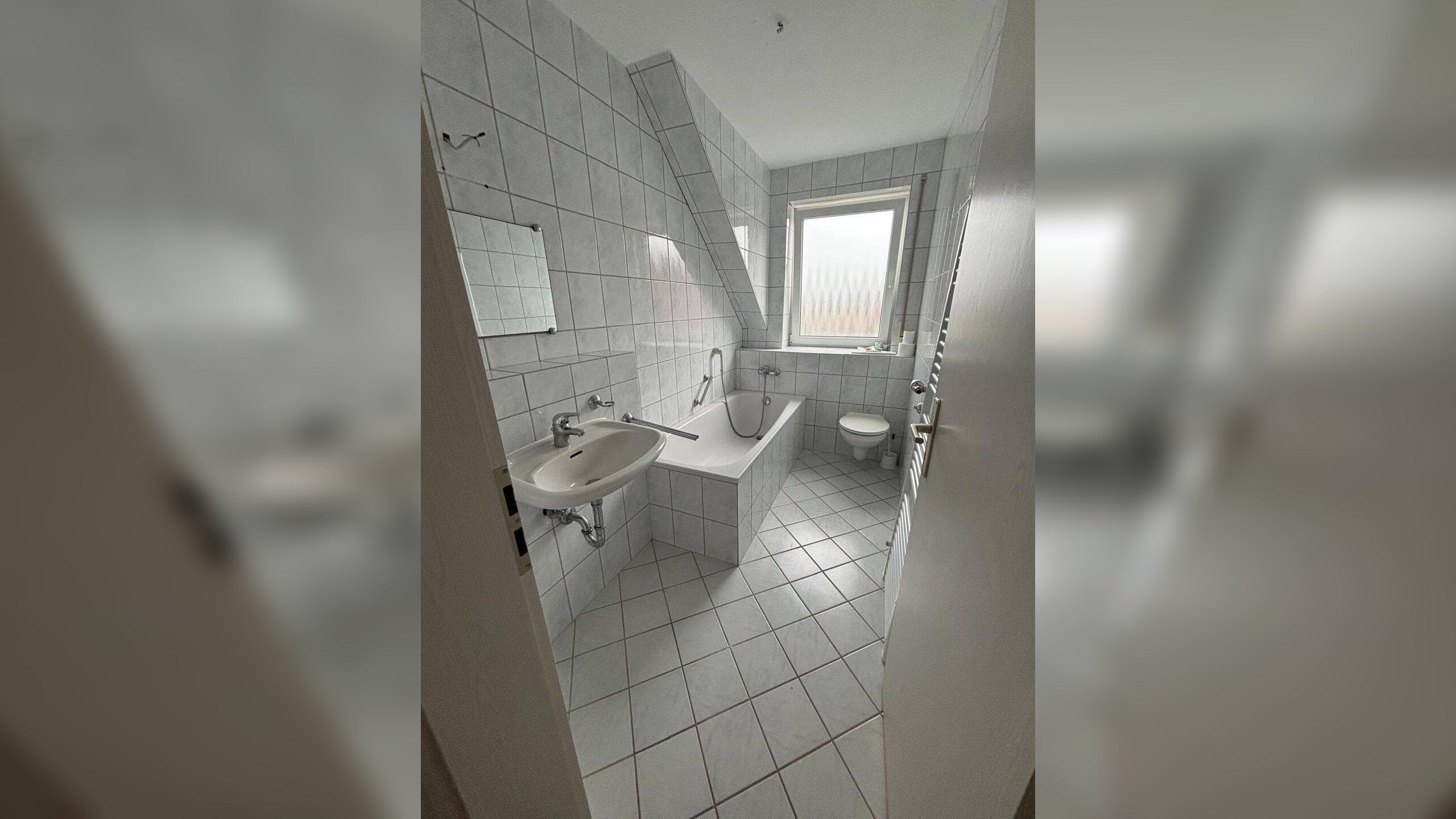 Sofort bezugsfertig! Erstbezug nach Teilsanierung: 2-Zimmer-DG-Wohnung mit Aufzug in Hildburghausen – 98646 Hildburghausen – Vorschaubild 6