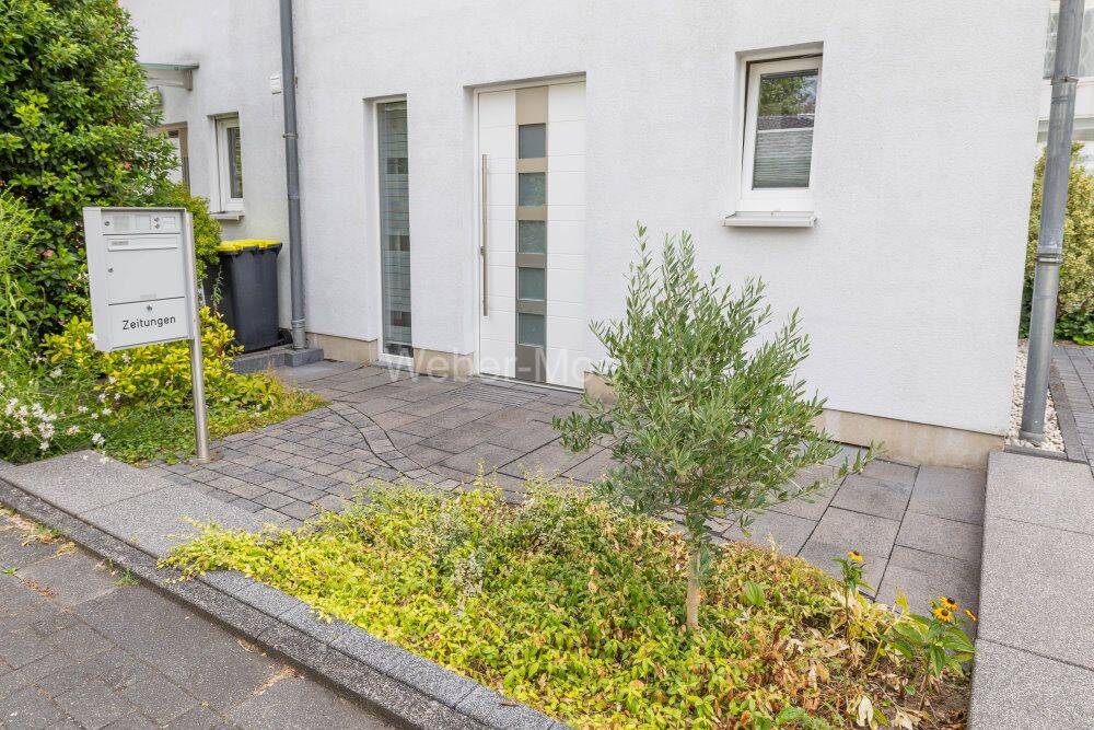 Modernes EFH (einseitig angebaut) mit gehobener Ausstattung, Nolte-EBK, FBH, Terrasse, Balkon etc. – 53227 Bonn – Vorschaubild 3