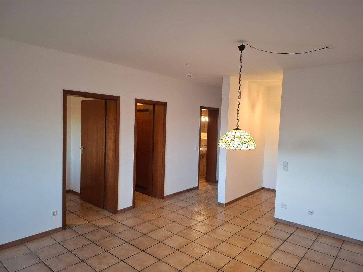 Ihr Zuhause im Herzen von Bad Windsheim mit Einbauküche und Balkon – 91438 Bad Windsheim – Vorschaubild 3