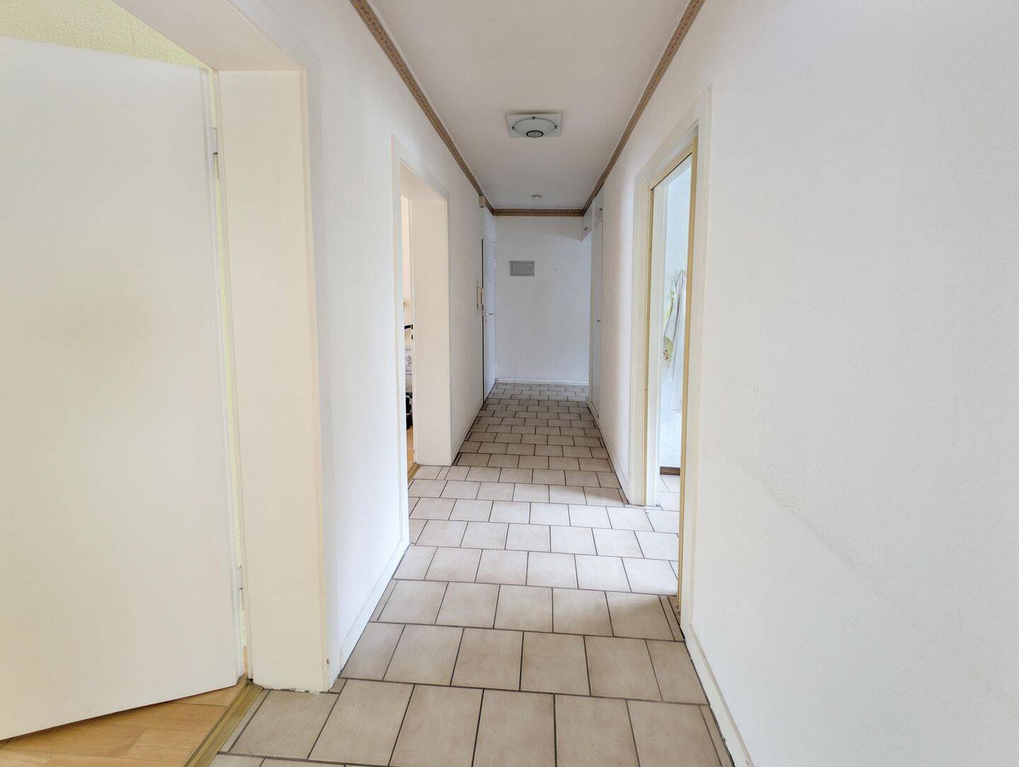 RAUMWUNDER – WUNDERSCHÖNE VIERZIMMERWOHNUNG MIT PERFEKTER AUFTEILUNG – 40627 Düsseldorf – Vorschaubild 5