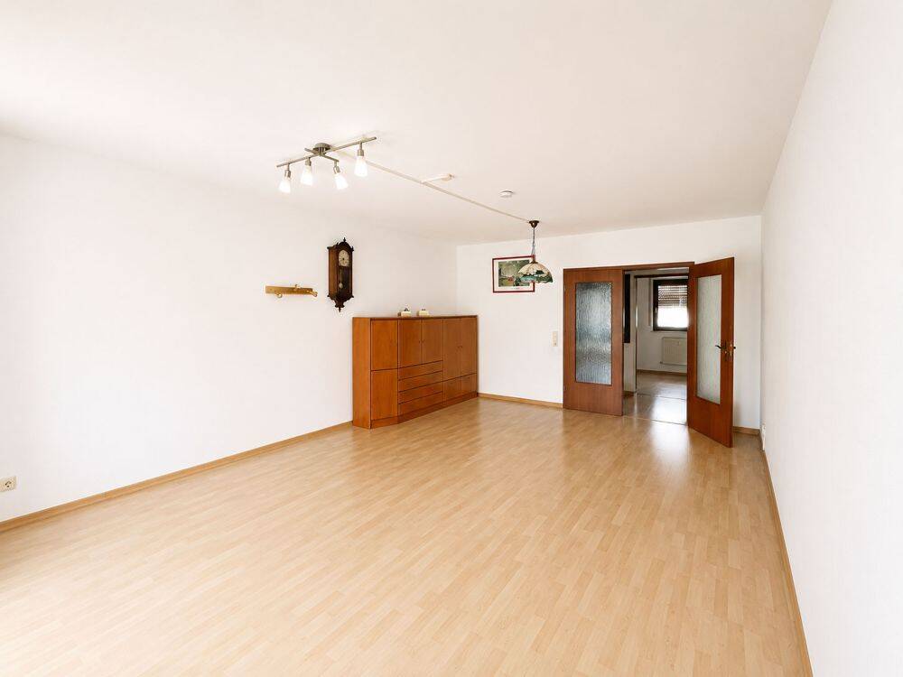 Seltene Gelegenheit: 3-Zimmer-Wohnung mit zwei Balkonen im 2. Obergeschoss nahe Kirdorfer Feld – 61350 Bad Homburg v.d. Höhe – Vorschaubild 4
