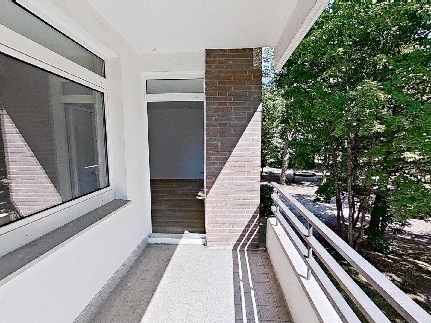 Lichtdurchflutete 3-Zimmer-Wohnung mit BALKON und viel Platz in grüner Wohnlage – 33659 Bielefeld – Vorschaubild 3