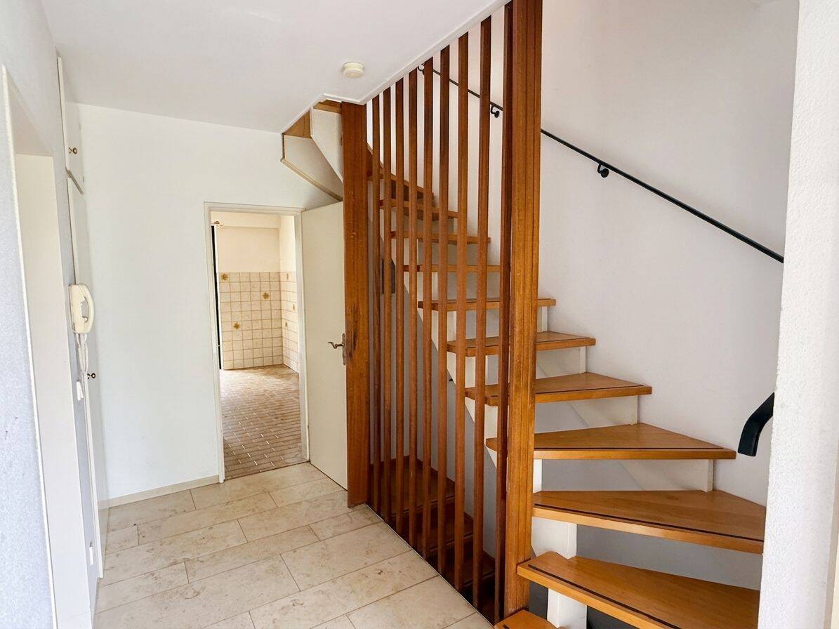 Reihenmittelhaus || Vier Zimmer || Zwei eigene Garagen || Gartenhaus – 50859 Köln – Vorschaubild 3