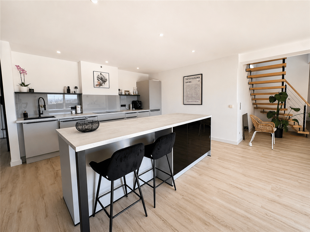 Exklusives Loftflair auf zwei Ebenen: Designküche, Dachterrasse und Weitblick – 67551 Worms – Vorschaubild 3