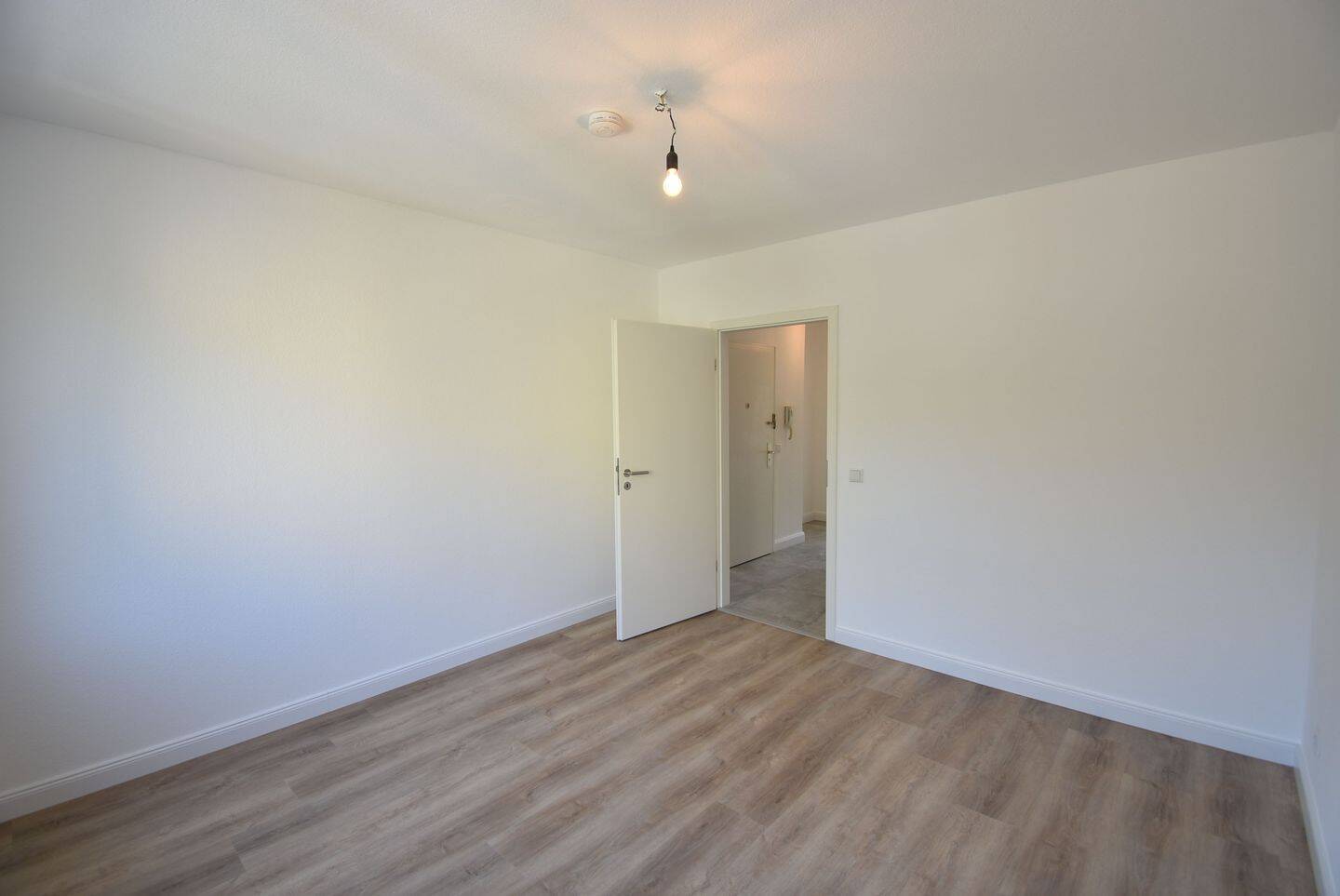 MG-Oedenkirchen! Renovierte 2-Zi-Whg mit Balkon – 41199 Mönchengladbach – Vorschaubild 3