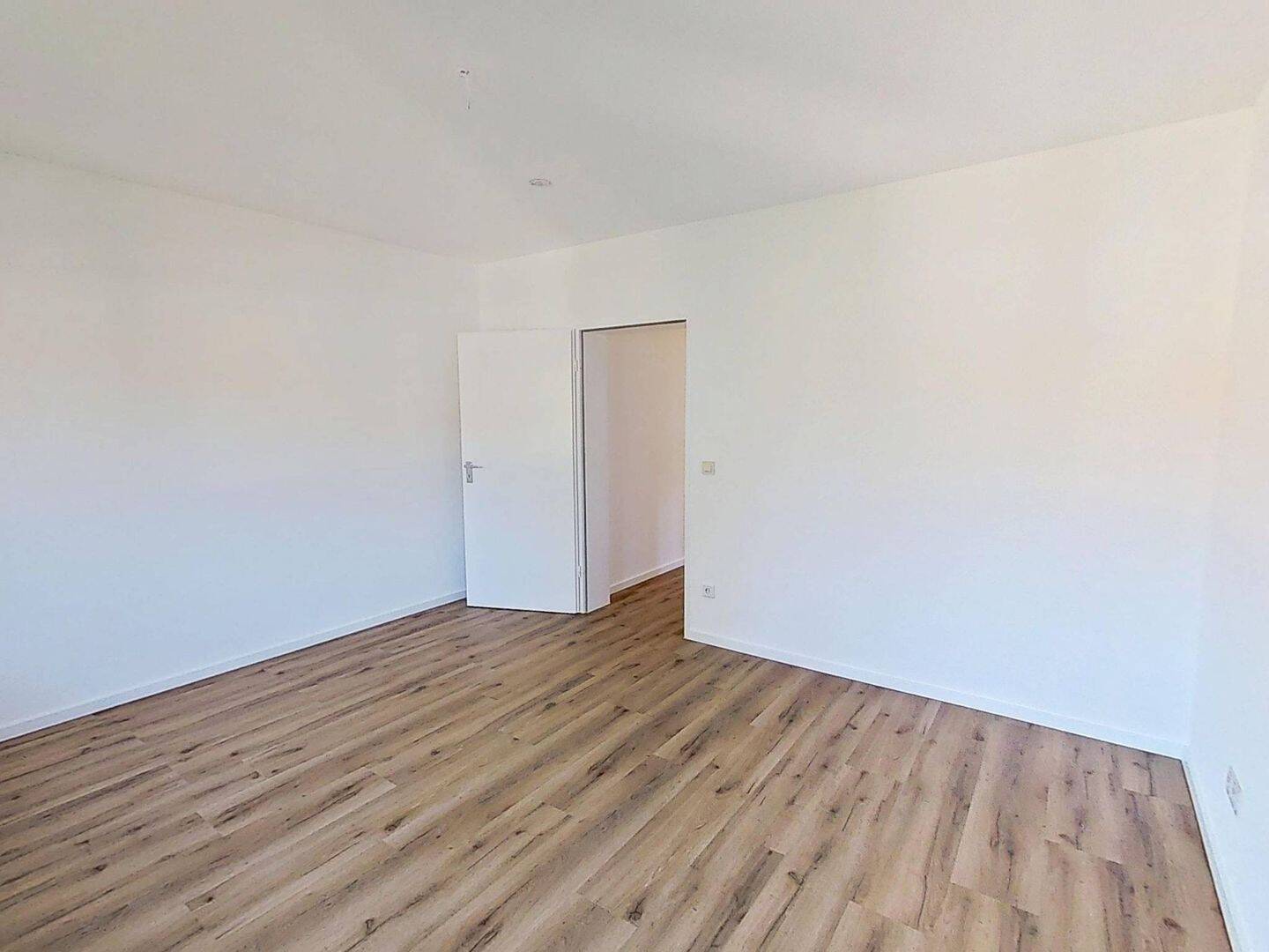 Modernes Wohnen in ruhiger Lage: Große 3-Zimmer-Wohnung mit BALKON und Wannenbad – 33659 Bielefeld – Vorschaubild 6