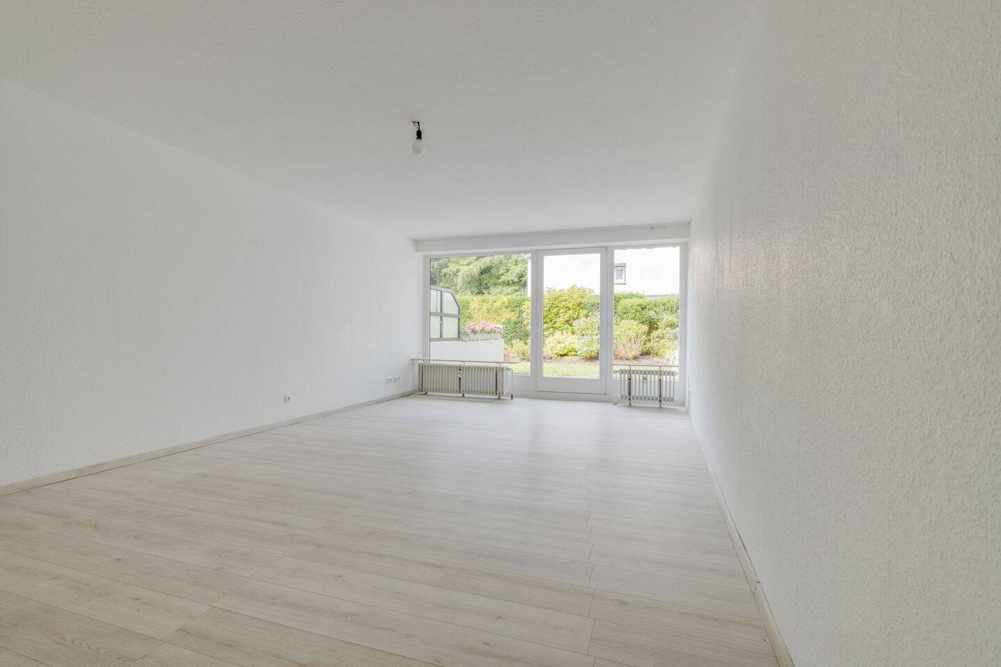 Modernisiert, barrierearm, große Terrasse – Wohnkomfort mit Tiefgaragenstellplatz in Sülldorf – 22589 Hamburg – Vorschaubild 3