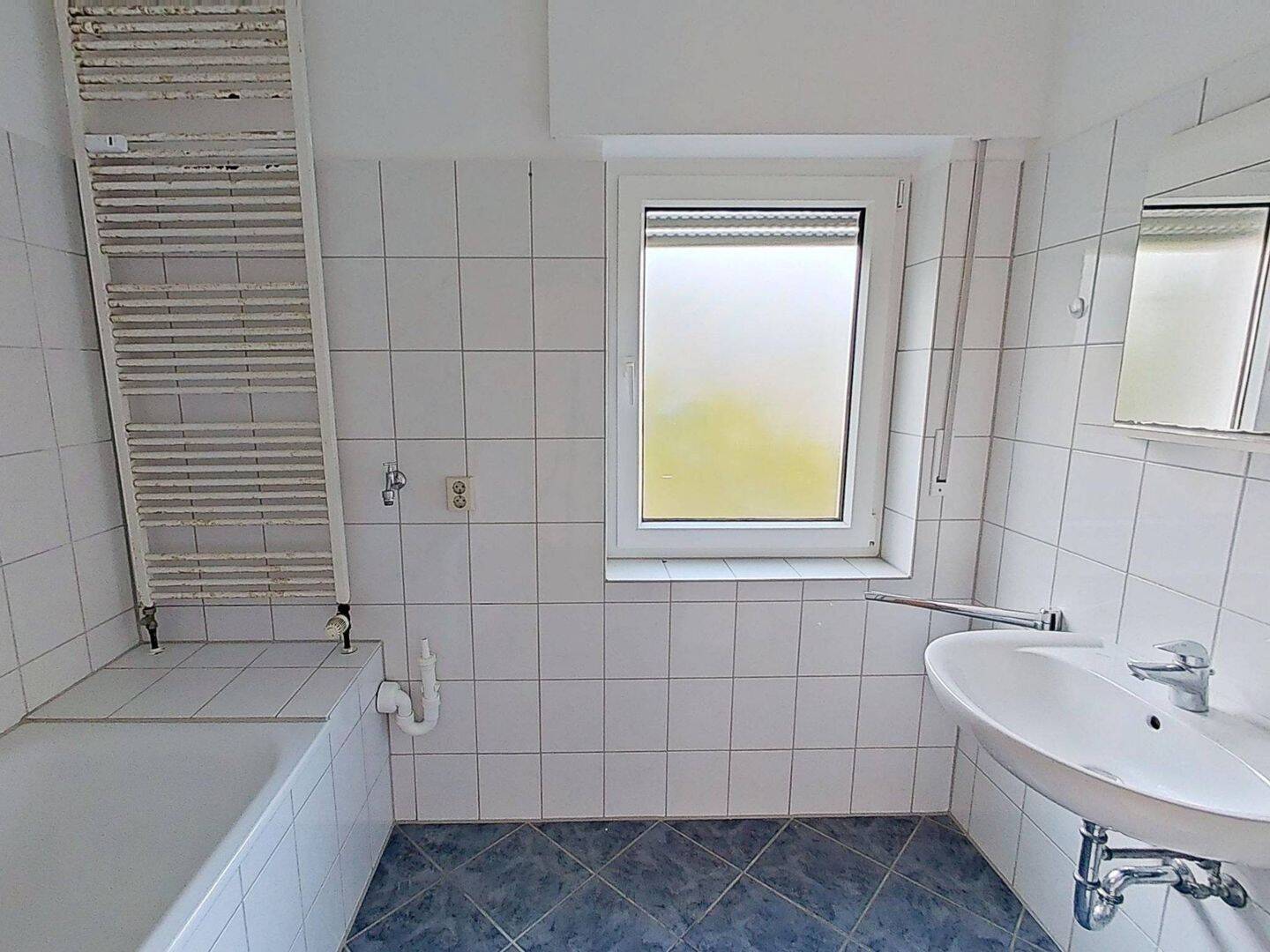 Modernes Wohnen in ruhiger Lage: Große 3-Zimmer-Wohnung mit BALKON und Wannenbad – 33659 Bielefeld – Vorschaubild 11
