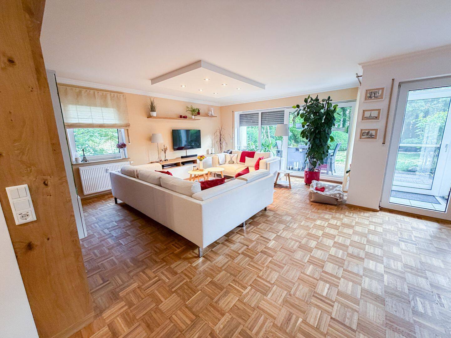 Moderne Erdgeschosseinheit mit Souterrain und exklusivem, großzügigem Gartenanteil – 81241 München – Vorschaubild 5