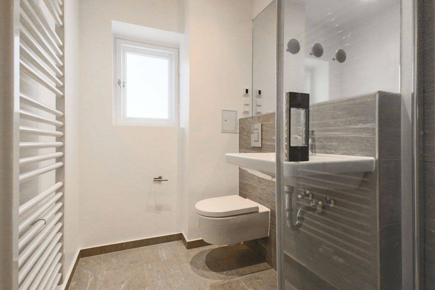 Ruhige 2-Zimmer-Erdgeschosswohnung mit neuer Küche und modernem Wohnkomfort – 12165 Berlin – Vorschaubild 3