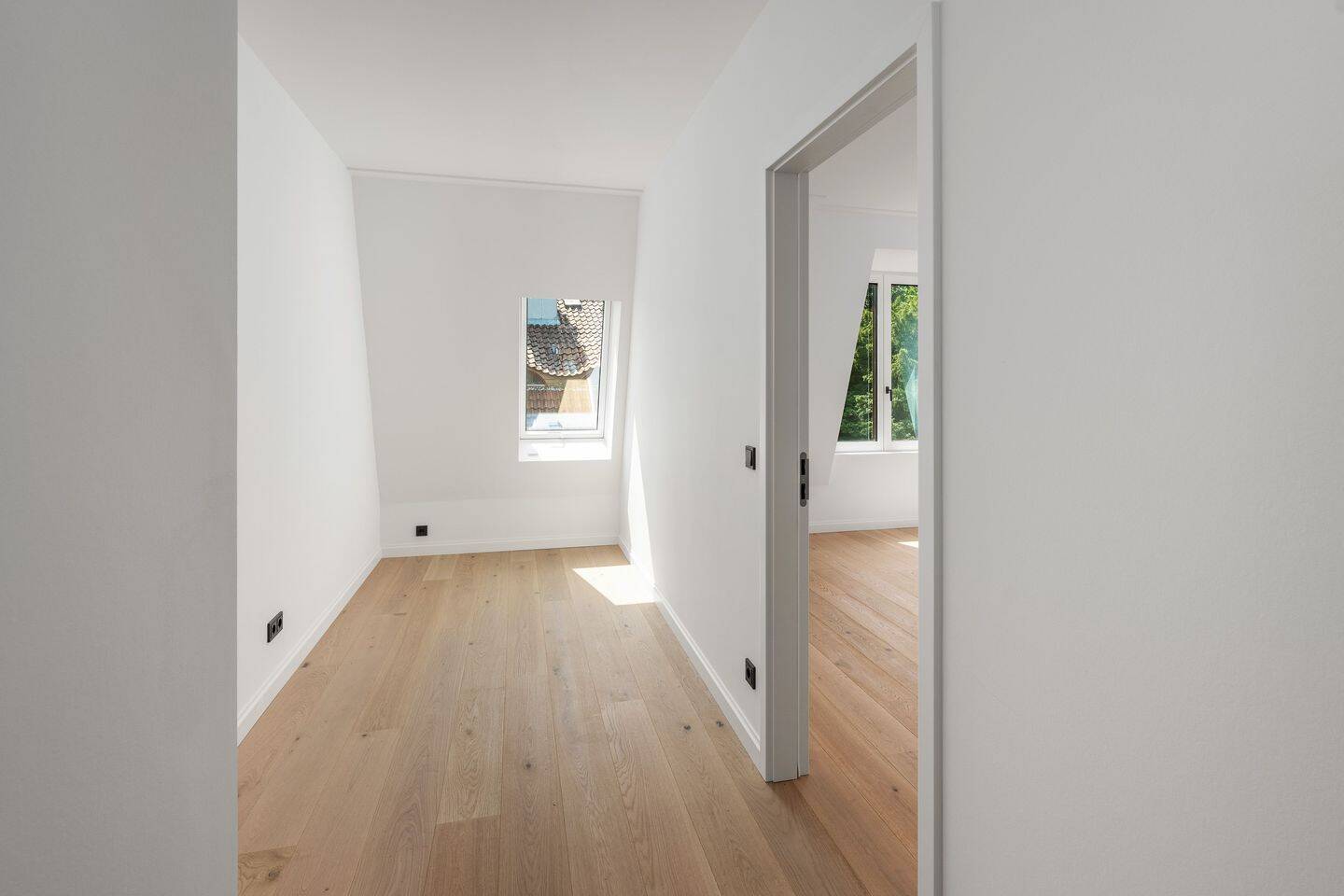 Elegante Dachgeschosswohnung mit sonniger Loggia – 22607 Hamburg – Vorschaubild 3