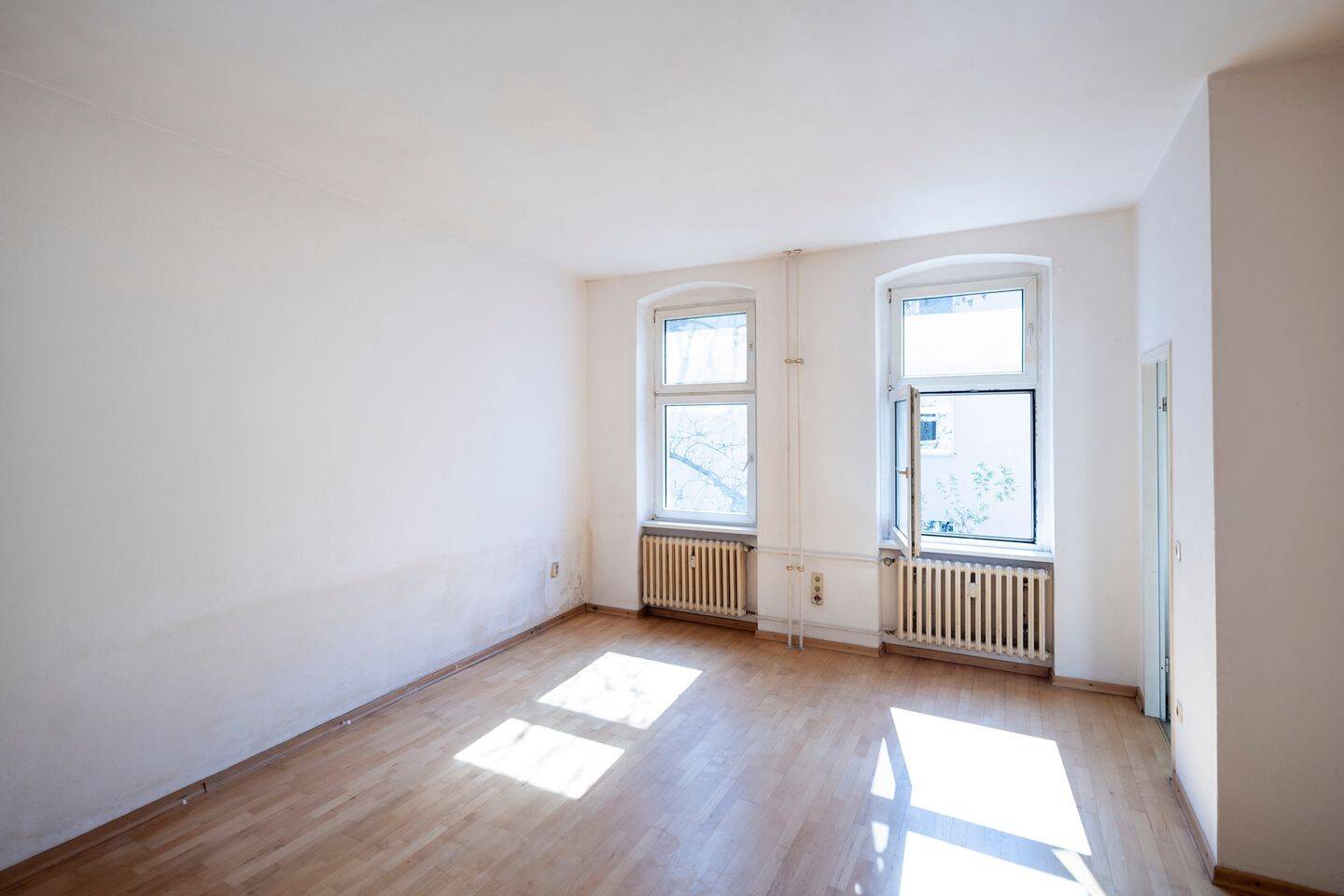 Kreuzberger Altbaucharme | Helle, bezugsfreie 1-Zimmer-Wohnung! – 10999 Berlin – Vorschaubild 3