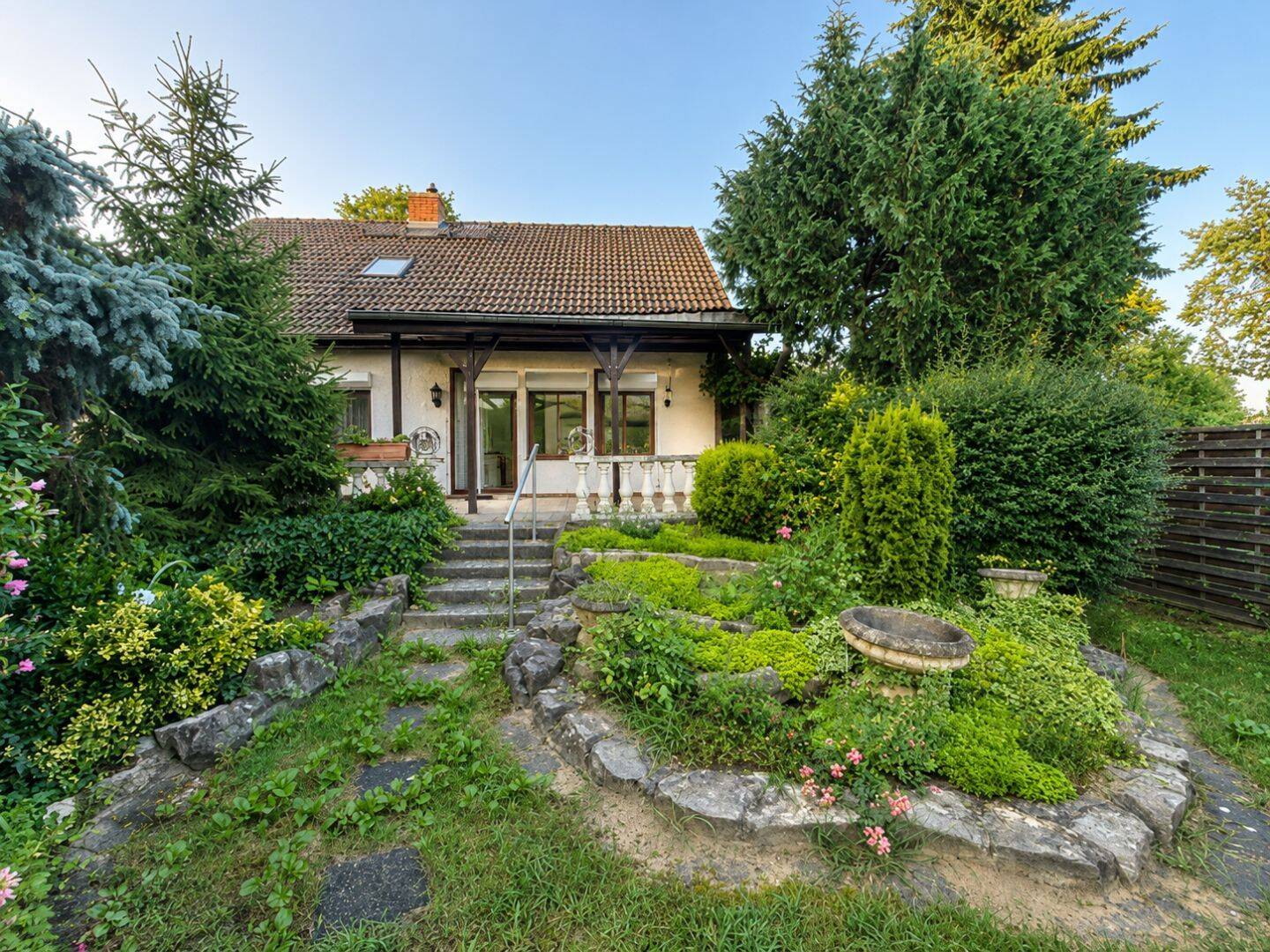 Freies, unterkellertes Einfamilienhaus mit Tiefgarage in ruhiger Seitenstraße, Berlin-Mahlsdorf-Süd – 12623 Berlin – Vorschaubild 3