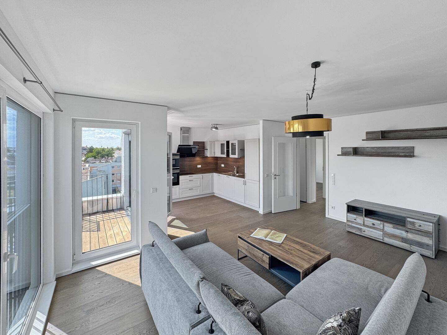 „OBEN ANGEKOMMEN“: Sonnige & ruhige Penthouse-Wohnung mit Aufzug, Weitblick und modernem Wohnkomfort – 81369 München – Vorschaubild 3