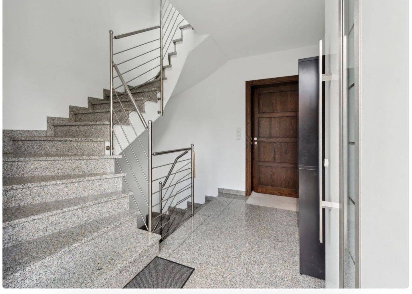 Attraktive 148qm2 Wohnung im 2.OG – hell, großzügige Zimmer. Zentral gelegen nahe Siemens Campus. Barrierefreier Direktzugang mit dem Aufzug – 91058 Erlangen – Vorschaubild 4