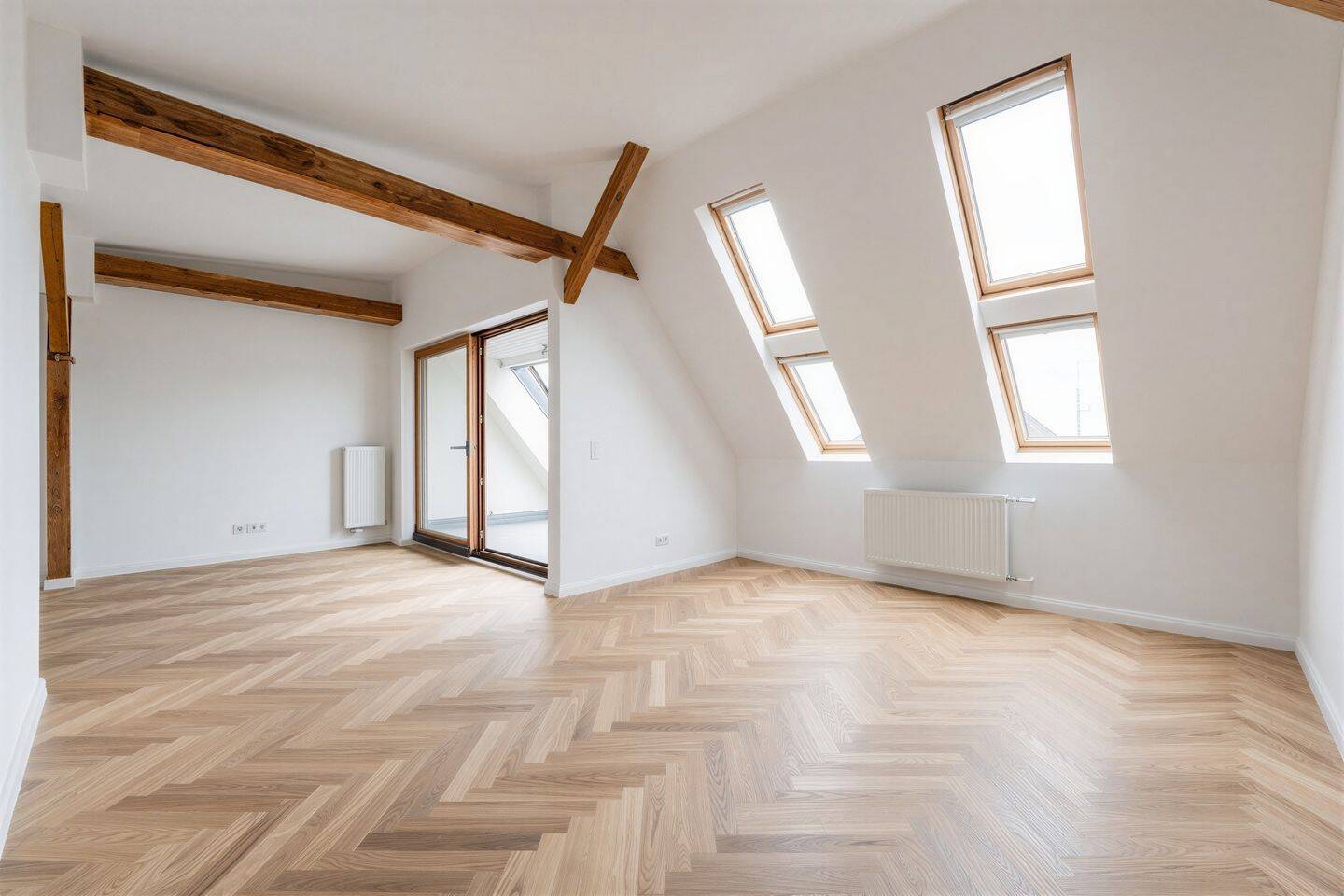 Erstbezug nach Sanierung! Traumhafte Dachgeschosswohnung mit einzigartigem Weitblick über Neukölln – 12051 Berlin – Vorschaubild 3
