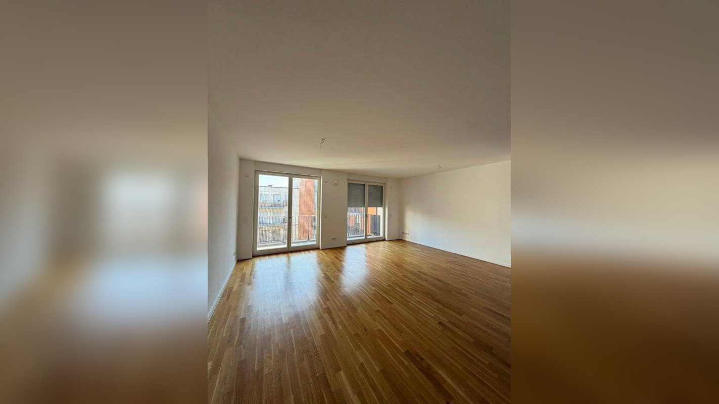 Moderne 4-Raum-Wohnung im Zentrum: Einbauküche und Balkon – 1067 Dresden – Vorschaubild 3
