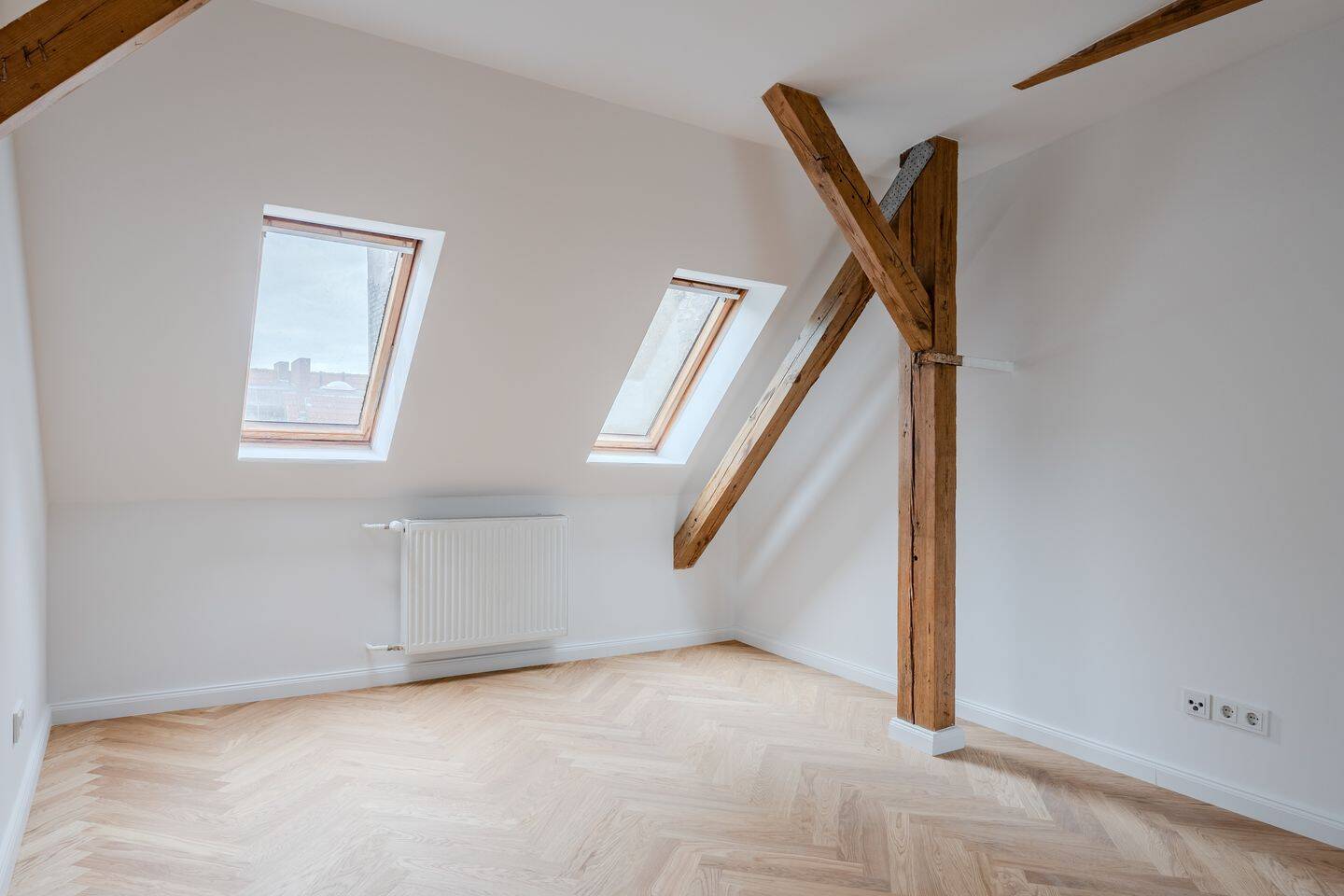 Erstbezug nach Sanierung! Traumhafte Dachgeschosswohnung mit einzigartigem Weitblick über Neukölln – 12051 Berlin – Vorschaubild 4