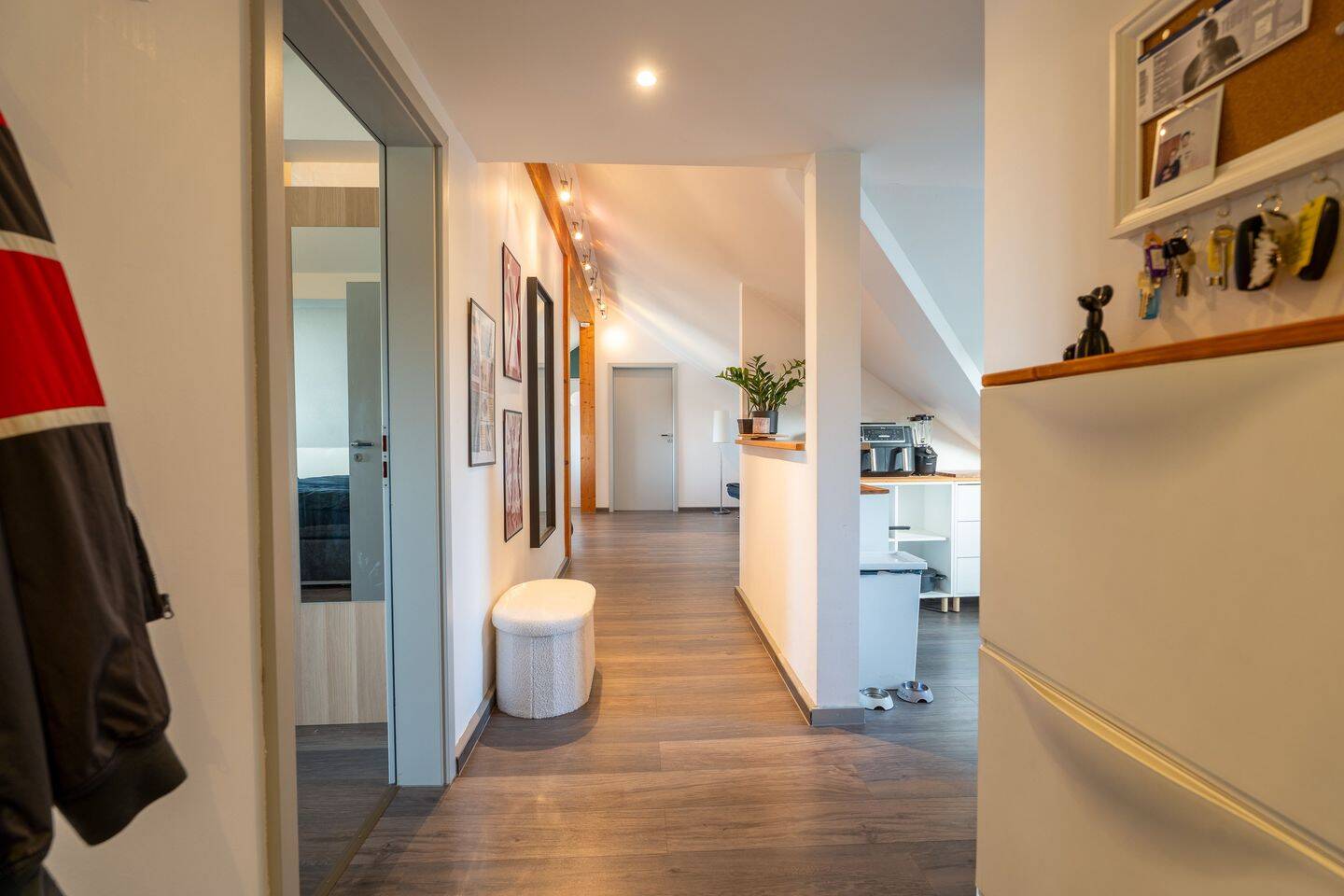 Großzügige 104 m² Dachgeschosswohnung mit Gartenanteil in Wiesbaden-Delkenheim – 65205 Wiesbaden – Vorschaubild 3