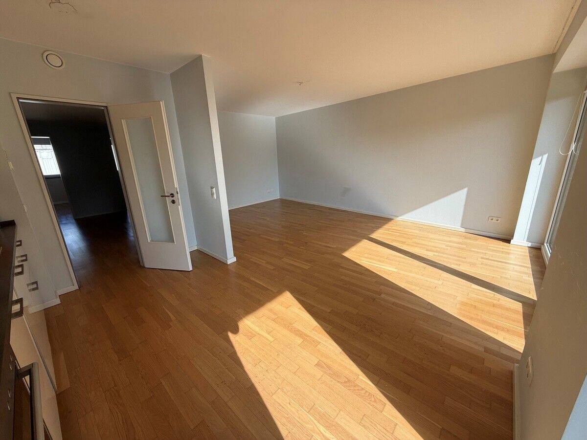 Hochwertig ausgestattete 4-Zimmerwohnung im Winterhuder Weg zu vermieten! – 22085 Hamburg – Vorschaubild 3