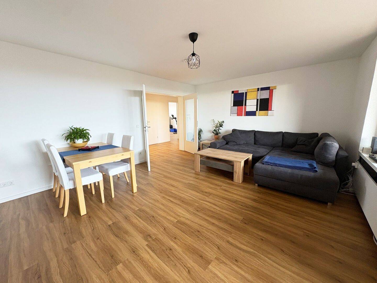 Hell & modern & viel Platz: sanierte 3 Zimmer, Balkon, guter Schnitt, neues Bad mit Wanne + Dusche – 50968 Köln – Vorschaubild 3