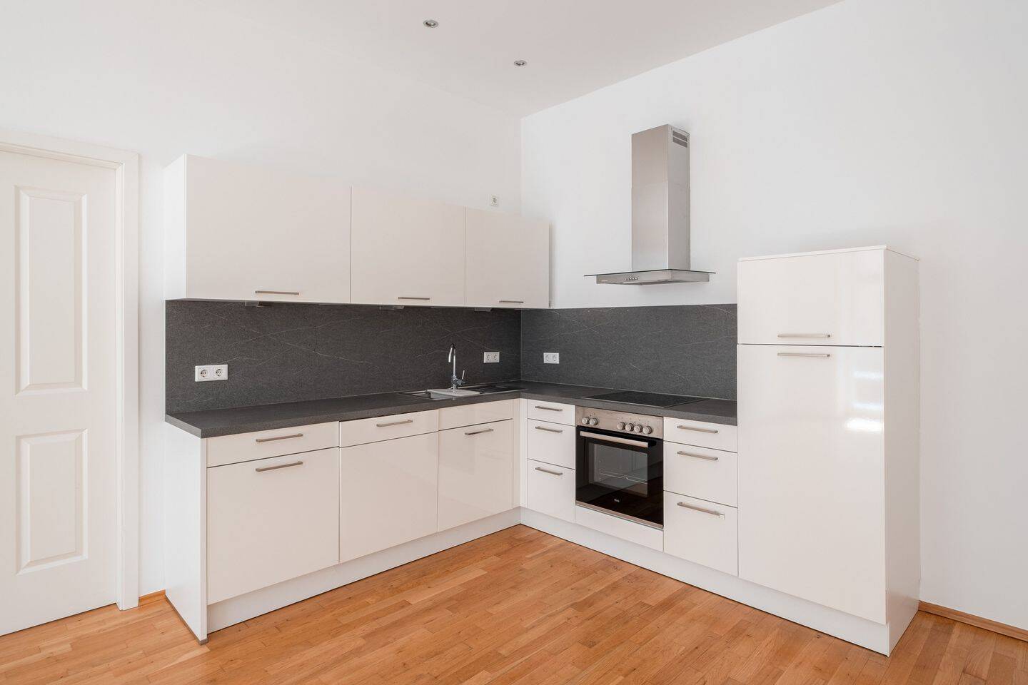Frisch renovierte Altbauwohnung mit Balkon in den Fehrbelliner Höfen – 10119 Berlin – Vorschaubild 3