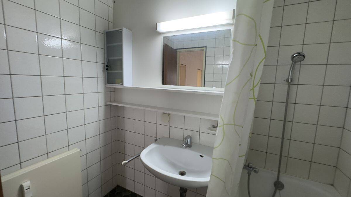 (Anfragen nur per eMail) -Ruhige und gepflegte Drei-Zimmer-Küche-Bad Wohnung in Darmstadt-Wixhausen – 64291 Darmstadt – Vorschaubild 11