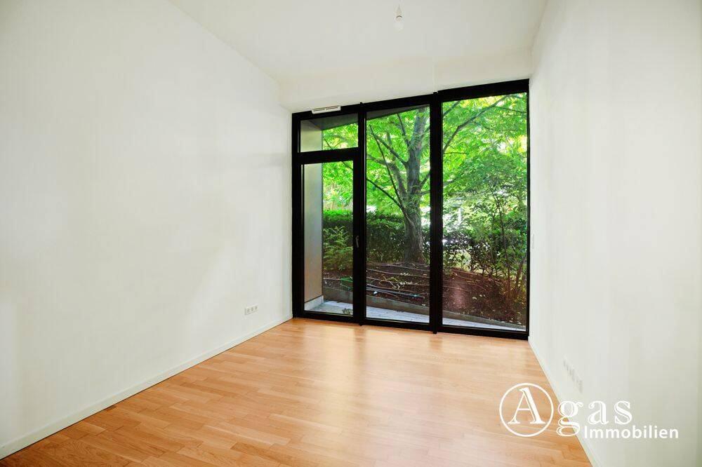 SCHÖN KÜHL TROTZ SOMMER! Großzügige EG 4 Zimmer Wohnung mit Terrasse, ca. 103 m² und EBK in Mitte! – 10117 Berlin – Vorschaubild 3
