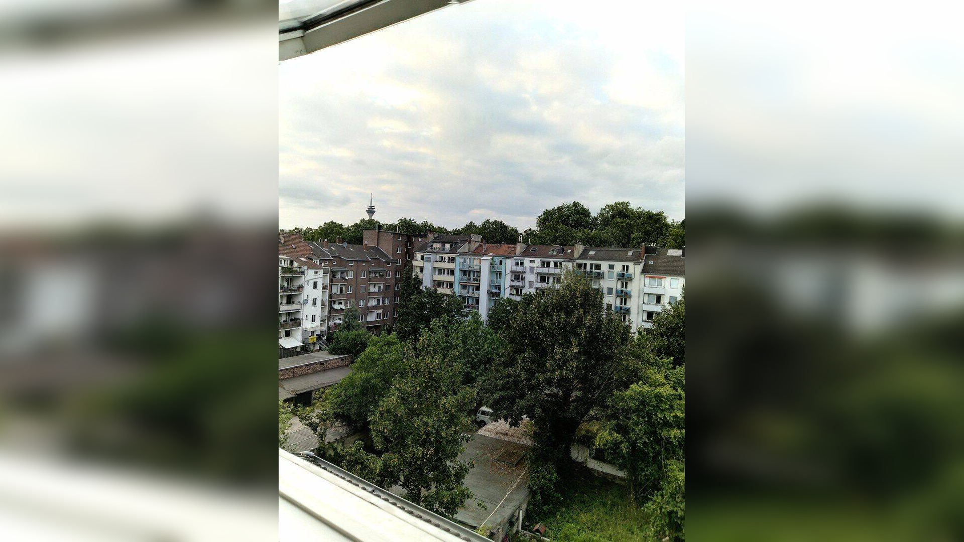 Bezugsfreie Dachgeschosswohnung in Düsseldorf/ Bilk mit Blick auf den Fernsehturm – 40223 Düsseldorf – Vorschaubild 3