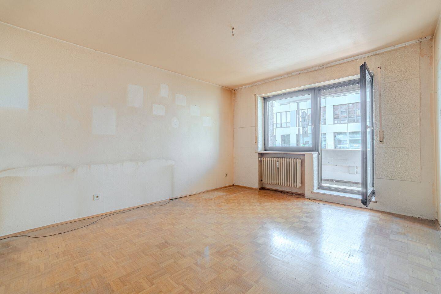 Gut geschnittene 3-Zimmer mit Südloggia / Kauf gegen Gebot – 80997 München – Vorschaubild 5