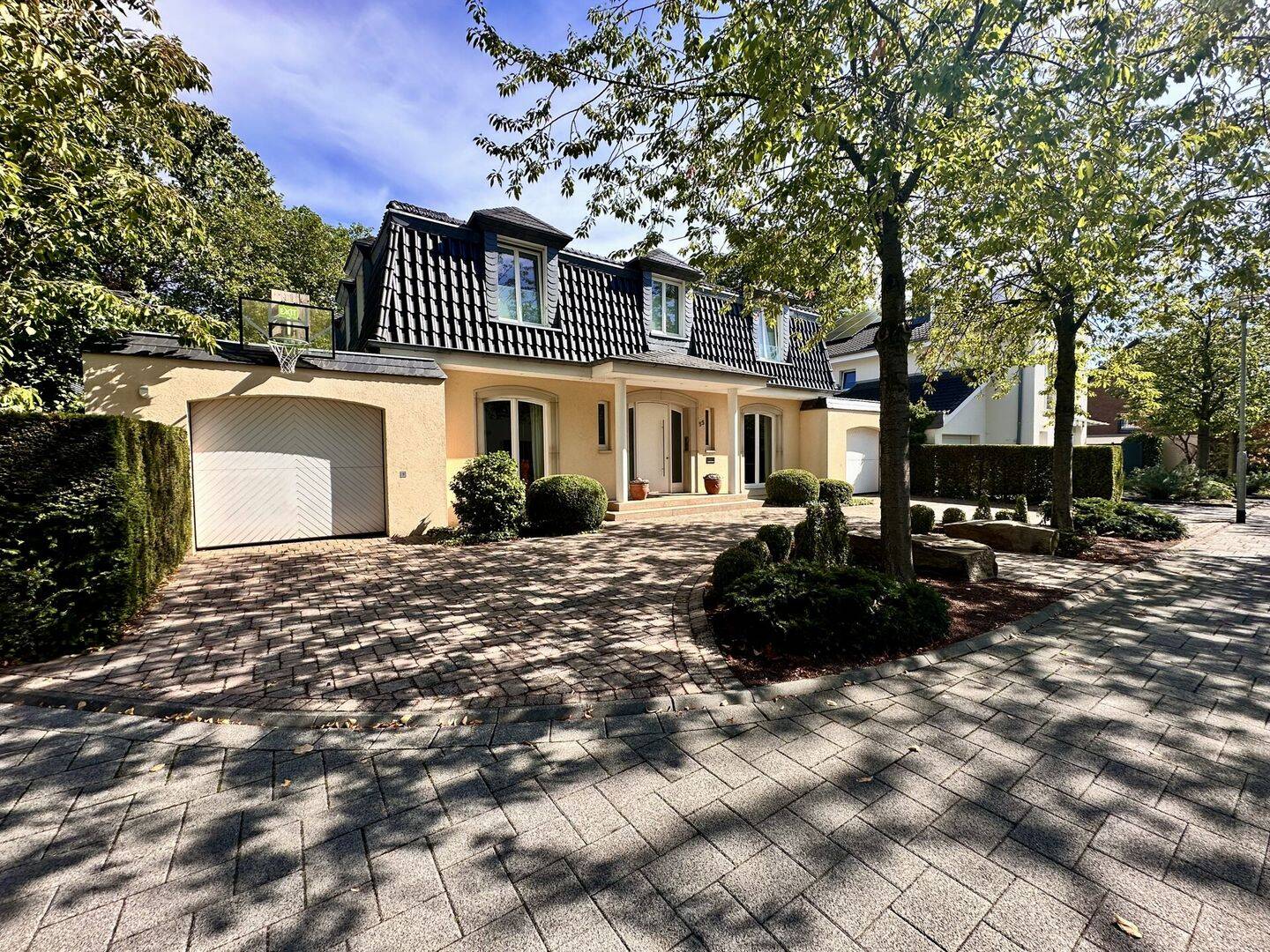 ***MG-BESTLAGE*** Exklusive Miet-VILLA im MEDITERRANEN Stil***MÖBLIERT***MAXIMALE Privatsphäre*** – 41063 Mönchengladbach – Vorschaubild 4