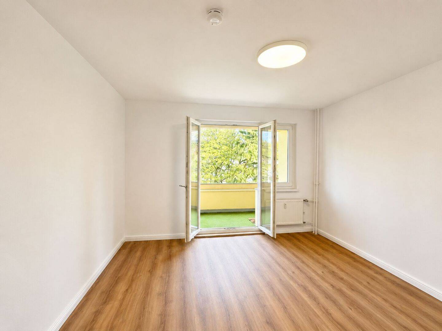 Frisch renovierte 2-Zimmer-Wohnung mit Loggia und Grünblick – bezugsfrei in Reinickendorf – 13403 Berlin – Vorschaubild 3