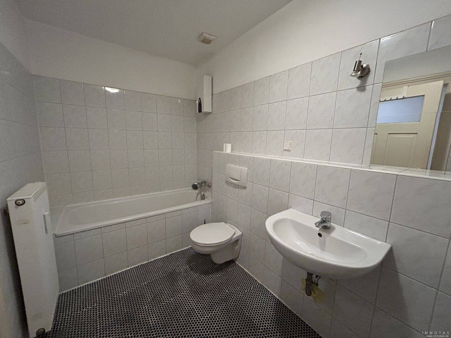 BIETERVERFAHREN – PROVISIONSFREI für Käufer – 3 ZKB im 4. OG mit Balkon – bezugsfrei – kein Aufzug – 68161 Mannheim – Vorschaubild 4